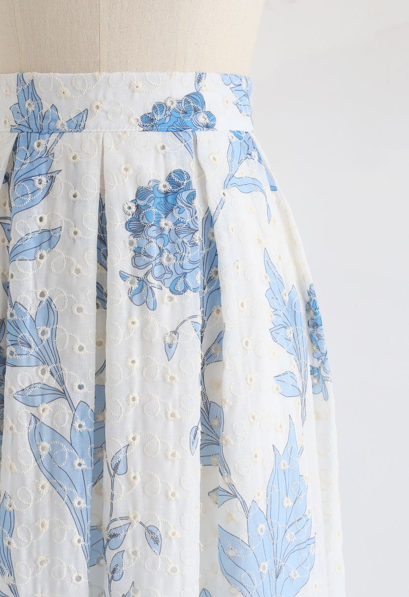 ブルー花柄刺繍スカート