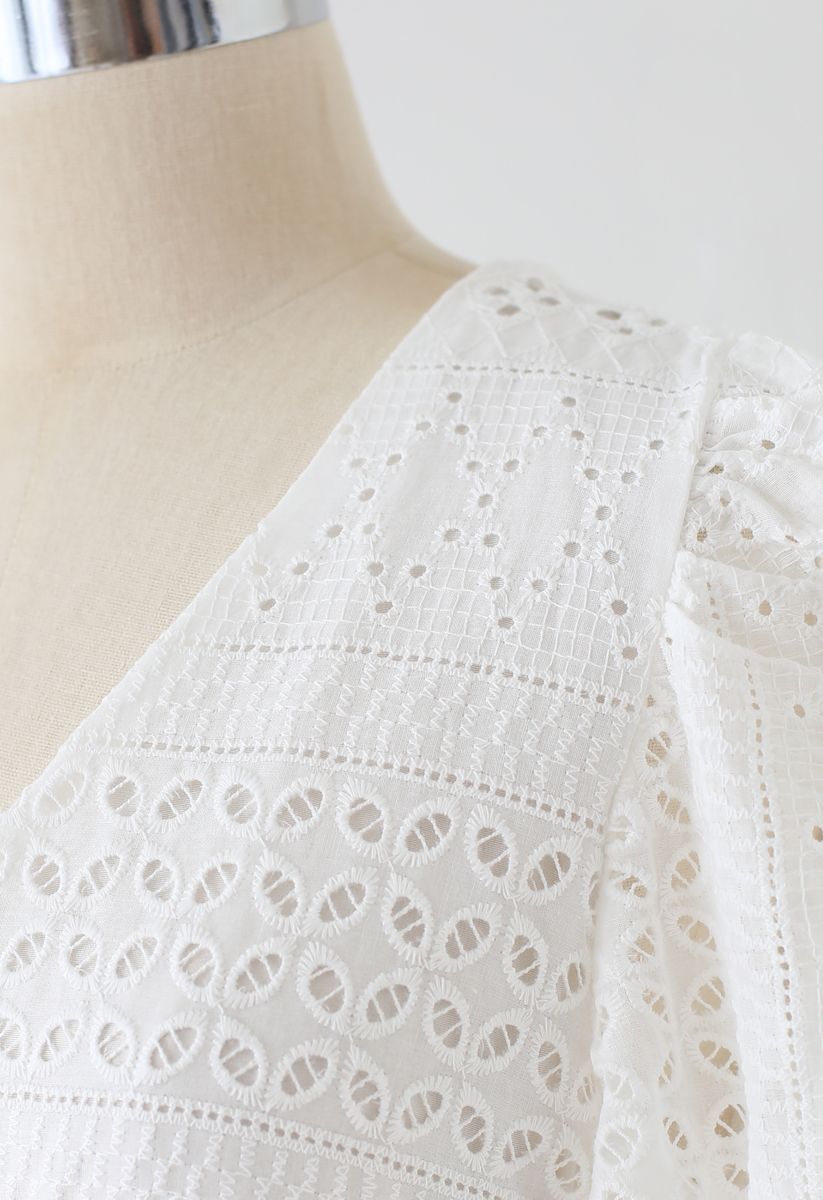 刺繍Ｖネックワンピース　ホワイト