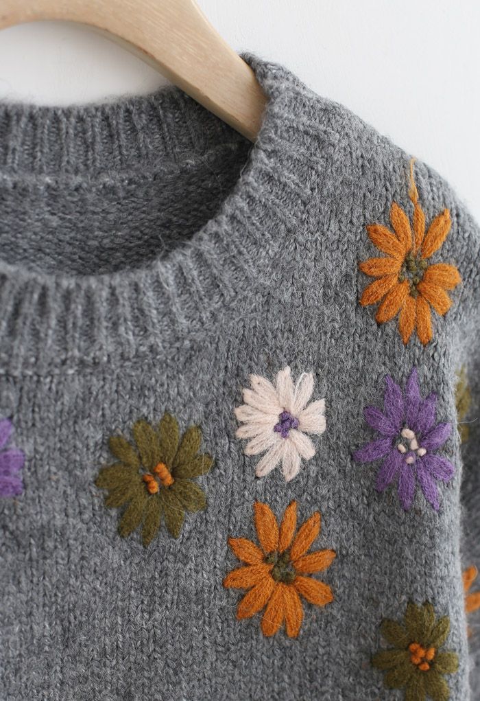 クルーネック花柄刺繡セーター　グレー