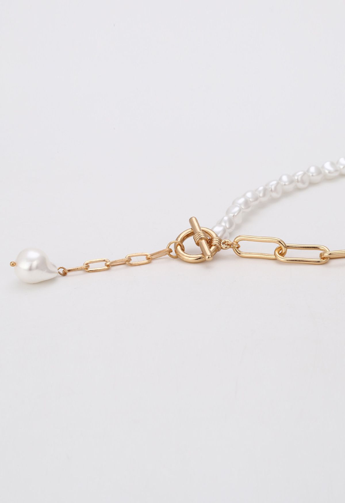 Creative Spliced Pearl Clavicle Necklace