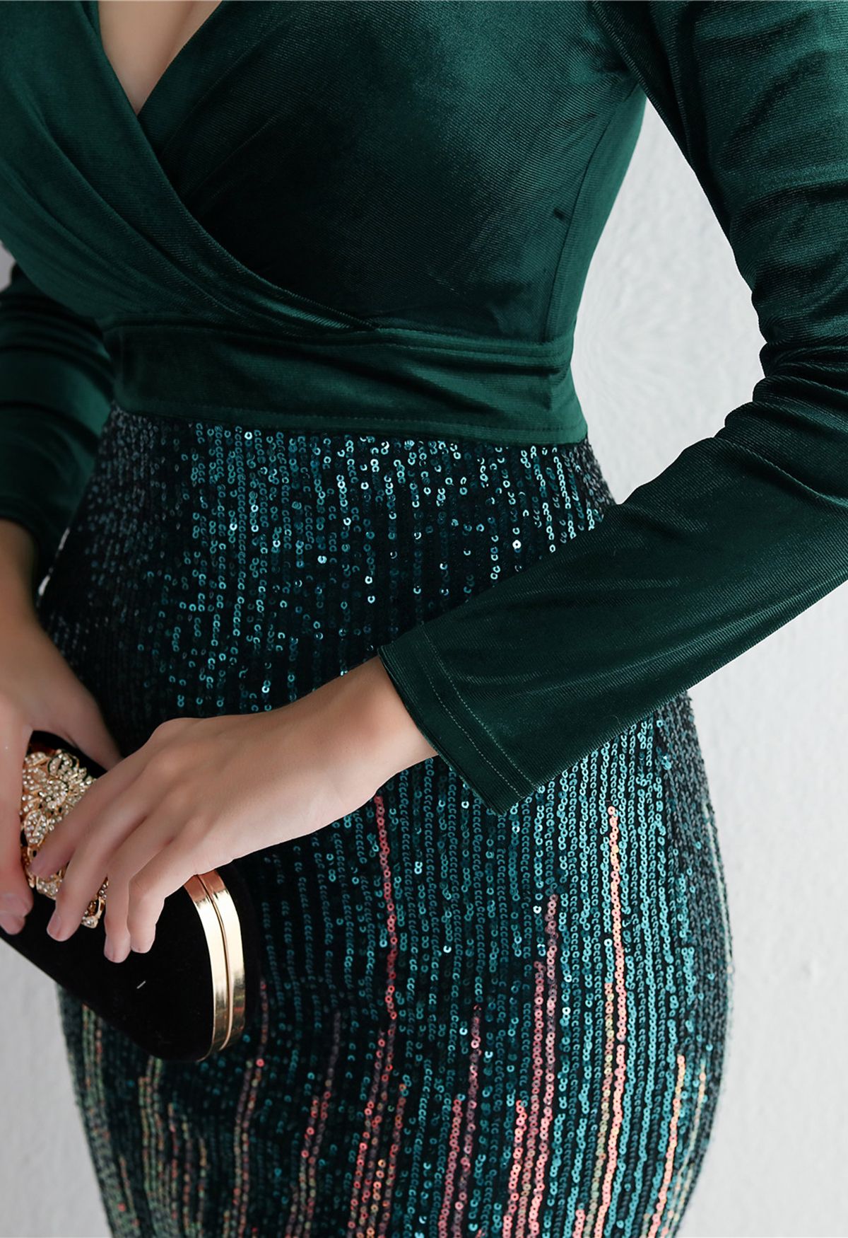 Velvet Spliced V-Neck Sequins Cocktail Dress in Emerald