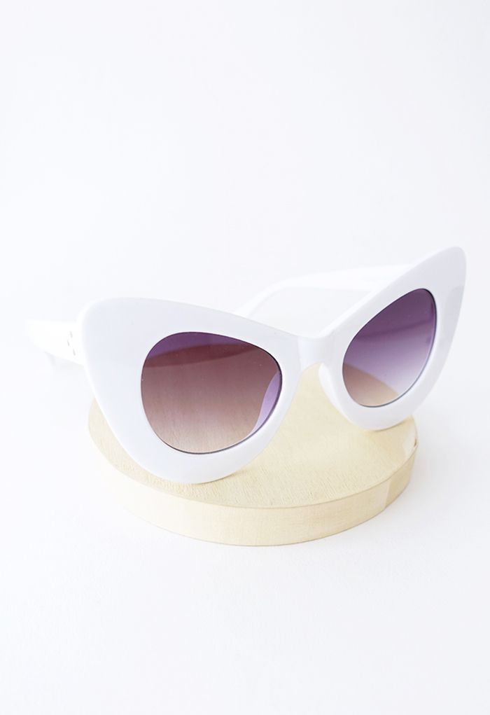 Nifty Cat-Eye Sunglasses
