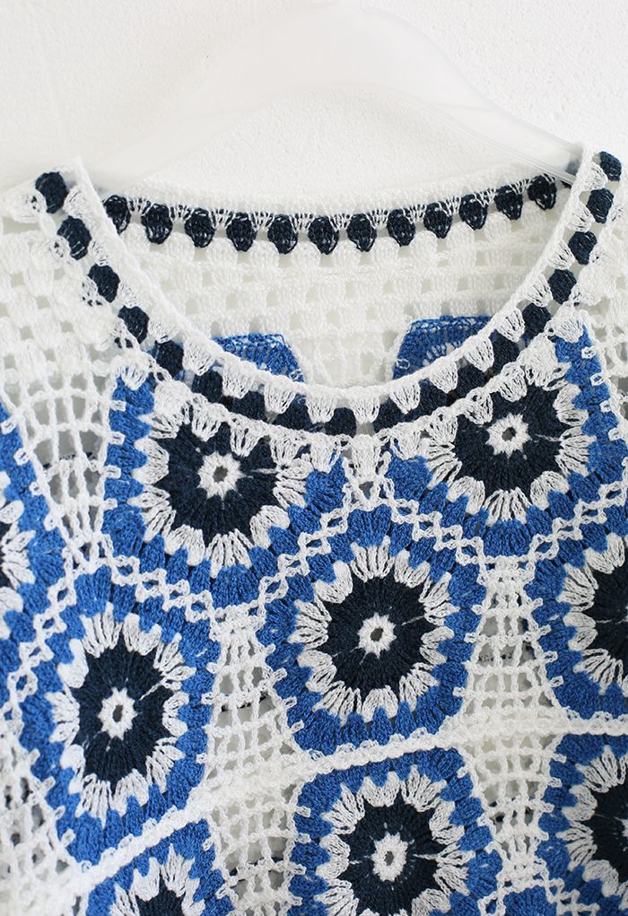 Scalloped Edges Floral Crochet Crop Top in Blue