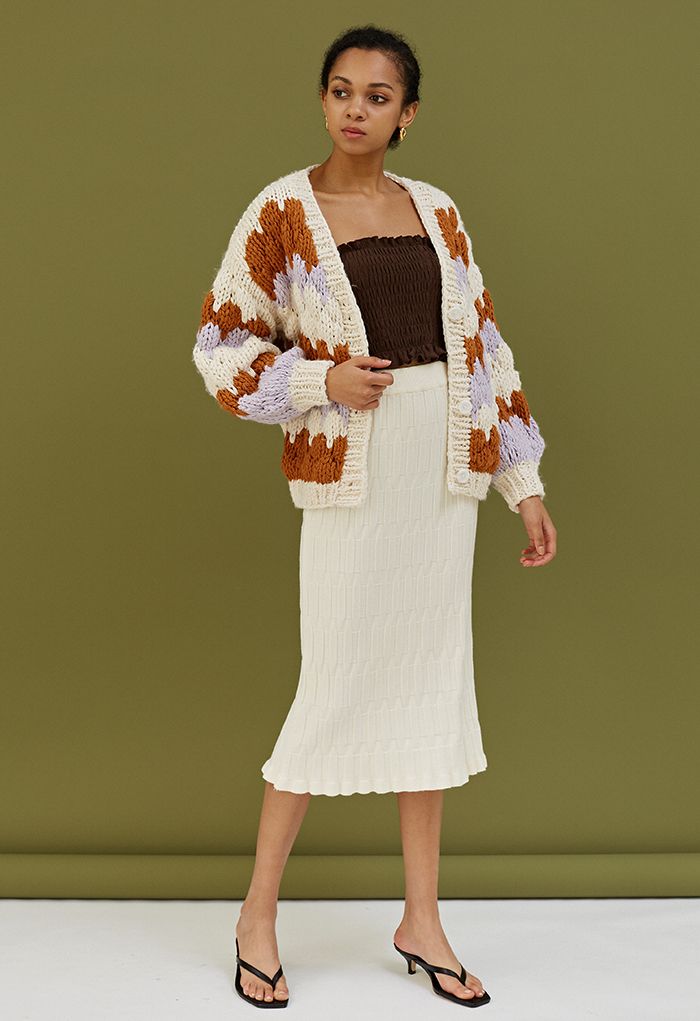 Color Blocked V-Neck Hand-Knit Chunky Cardigan in Cream
