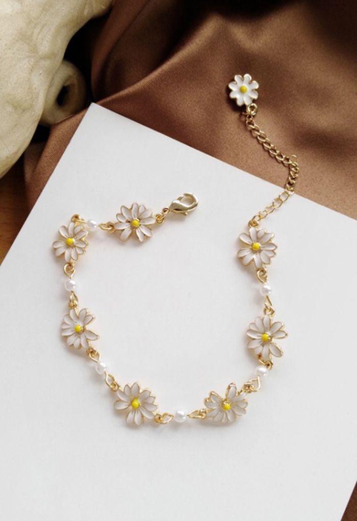 Refreshed Daisy Gold Chain Bracelet