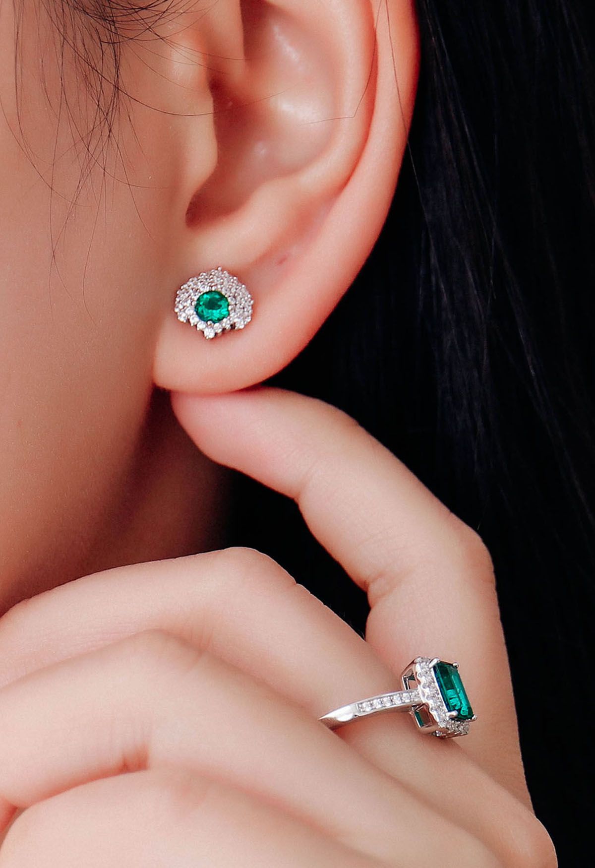 Emerald Gem Diamond Decor Stud Earrings