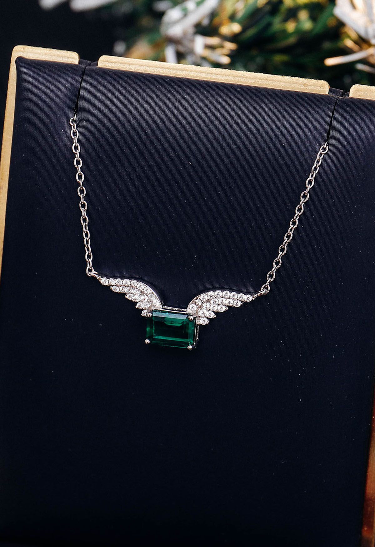 Wings Decor Emerald Gem Necklace