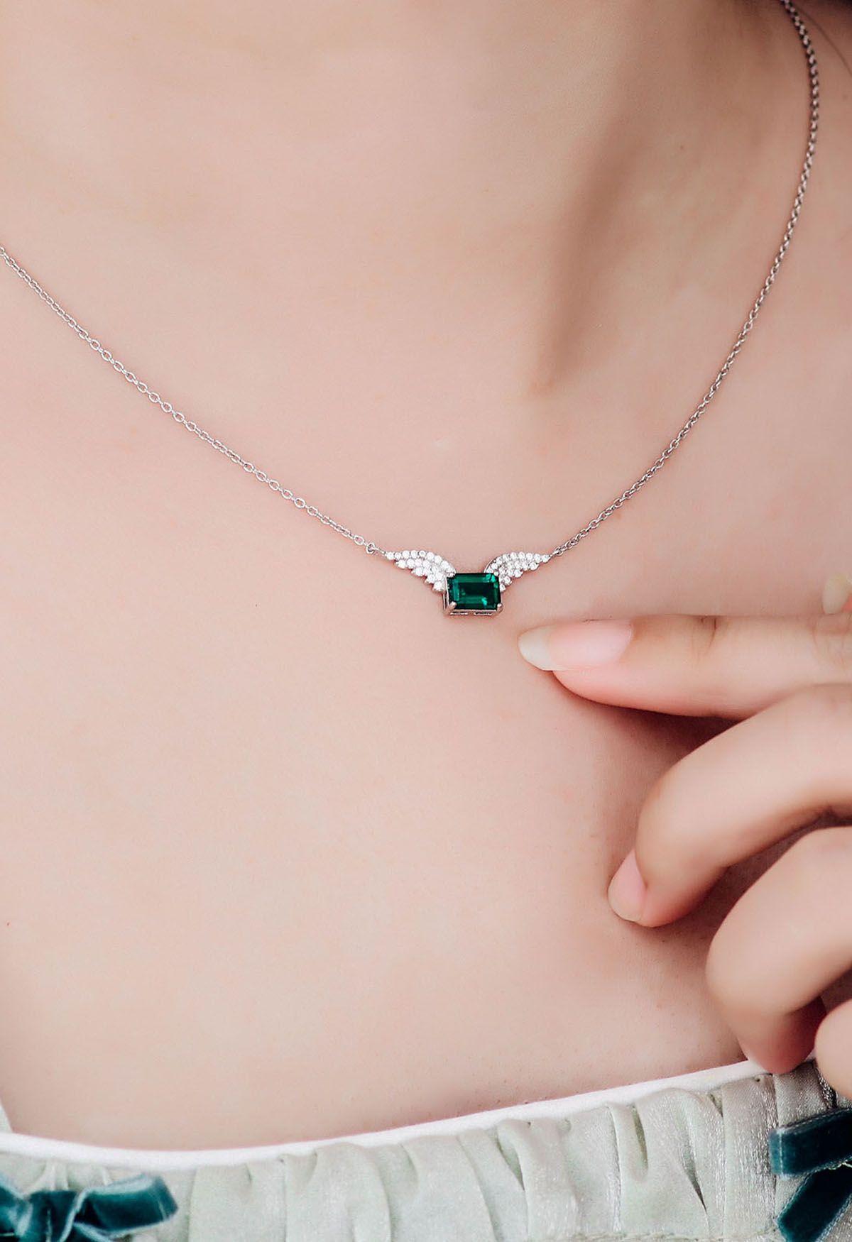 Wings Decor Emerald Gem Necklace