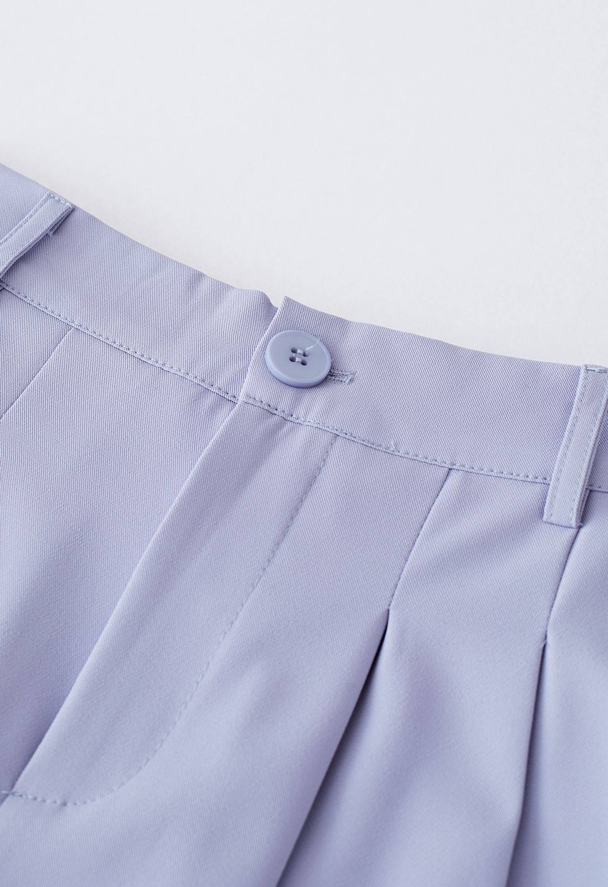 Pleated Detail Side Pockets Shorts in Blue