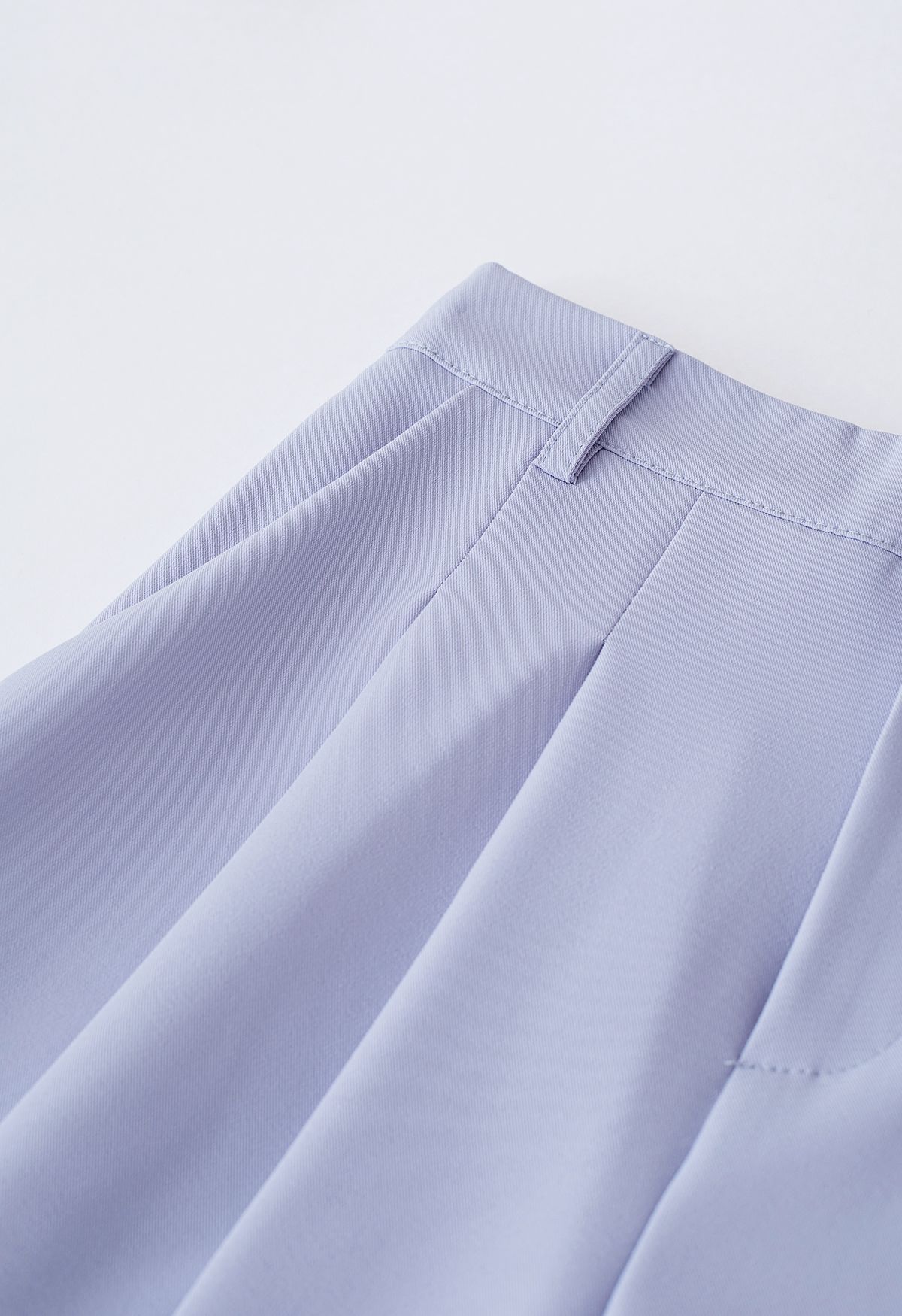 Pleated Detail Side Pockets Shorts in Blue