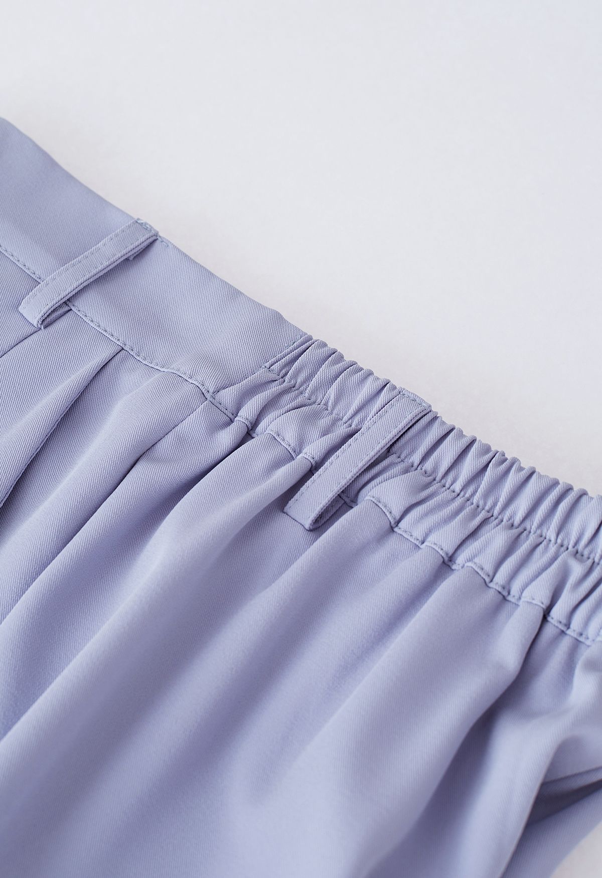 Pleated Detail Side Pockets Shorts in Blue