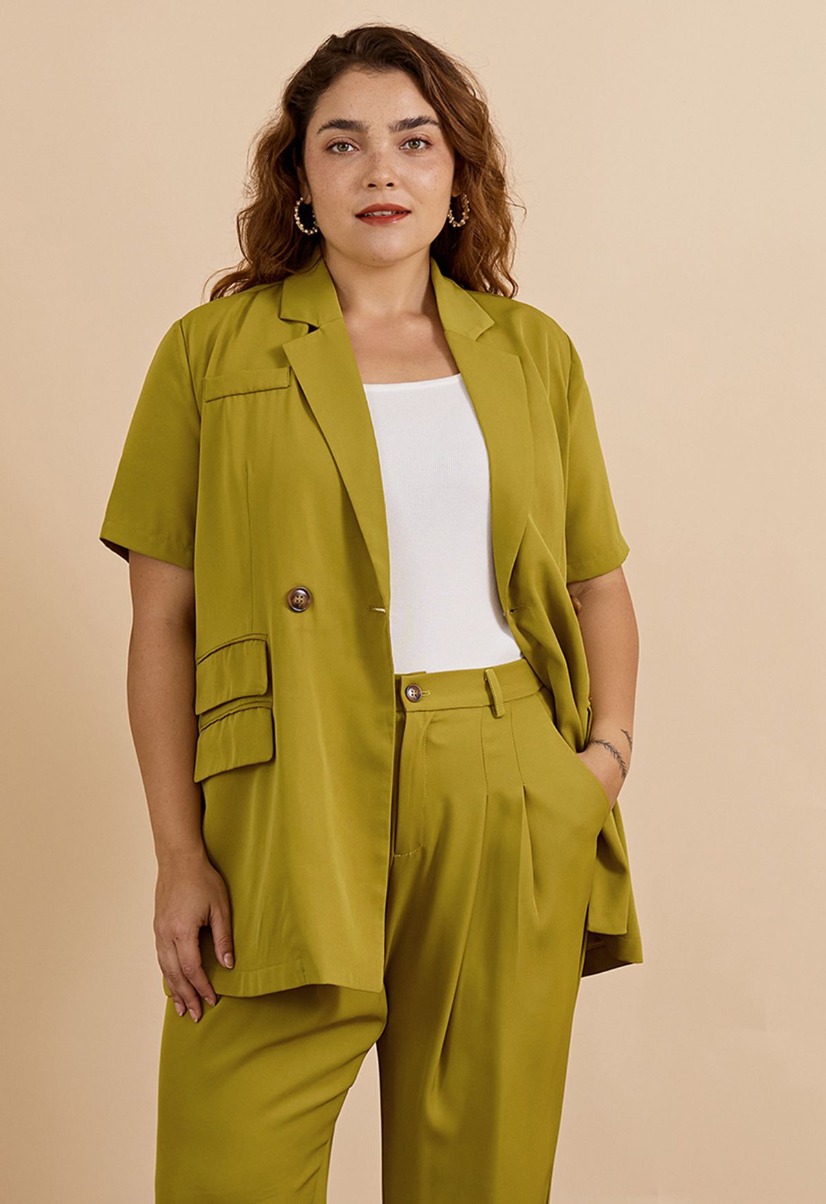 Flap Pockets Trim Short-Sleeve Blazer in Moss Green