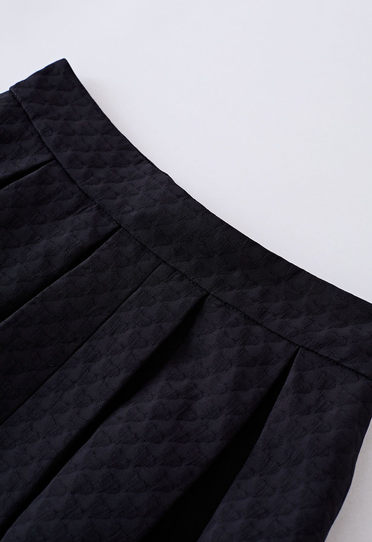 Embossed Heart Texture Pleated Midi Skirt in Black