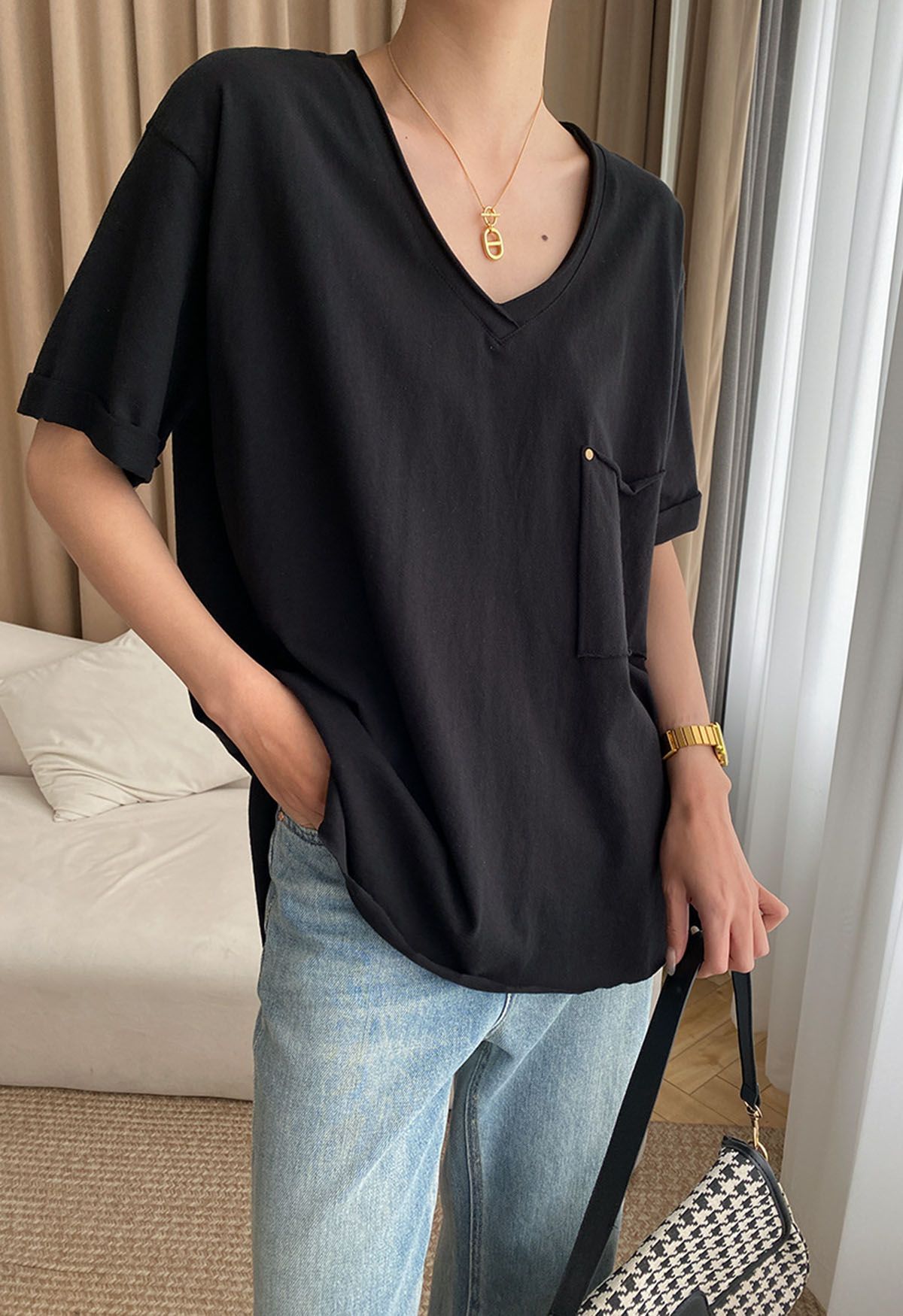 V-Neck Patch Pocket Raw-Cut T-Shirt in Black