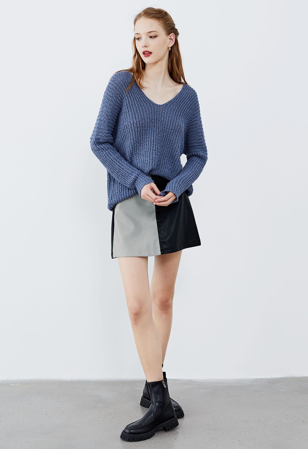 Texture Ribbed Knit V-Neck Sweater in Dusty Blue