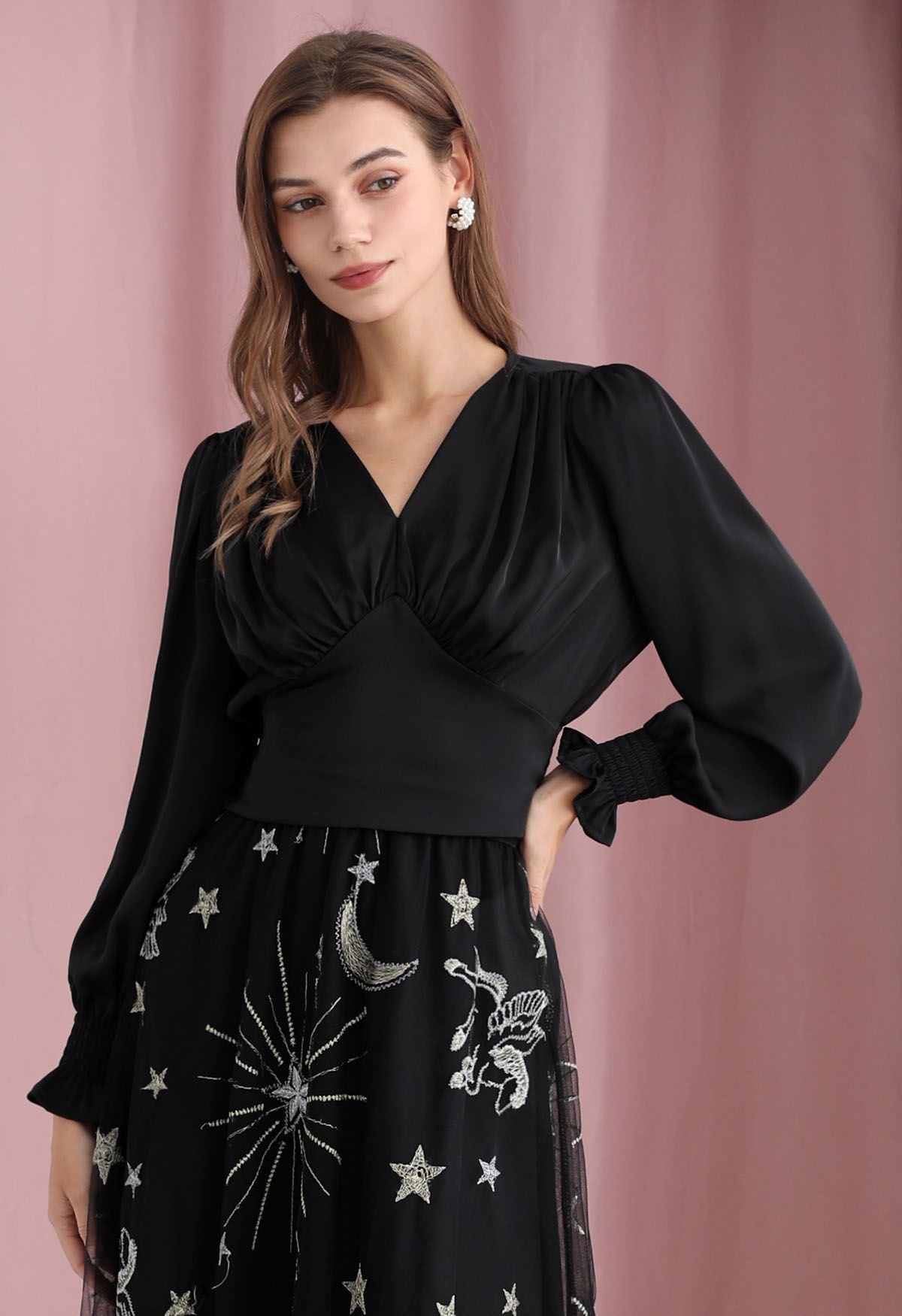 Satin Finish V-Neck Puff Sleeves Crop Top in Black