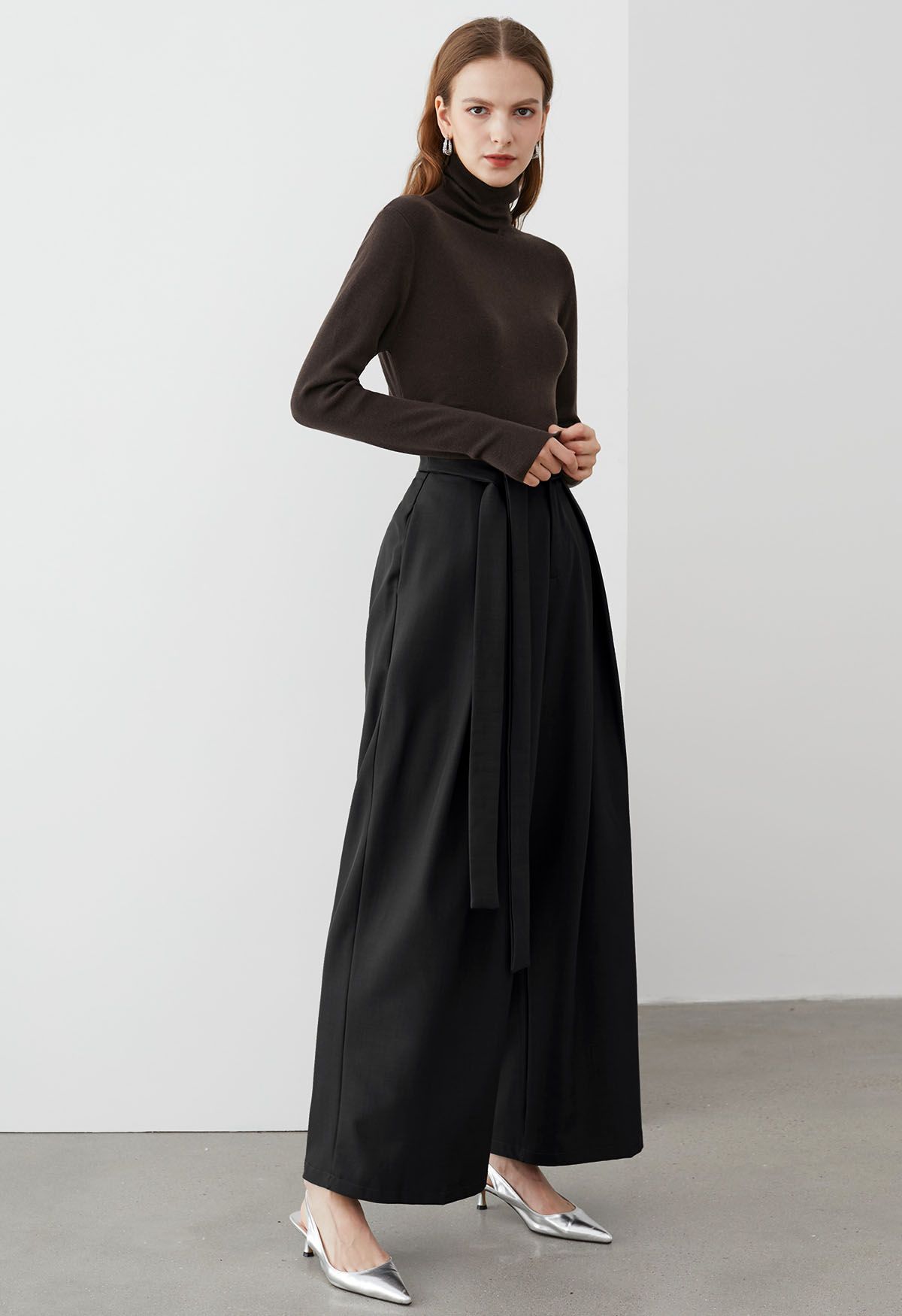 Fixed Belted Side Pockets Straight-Leg Pants in Black