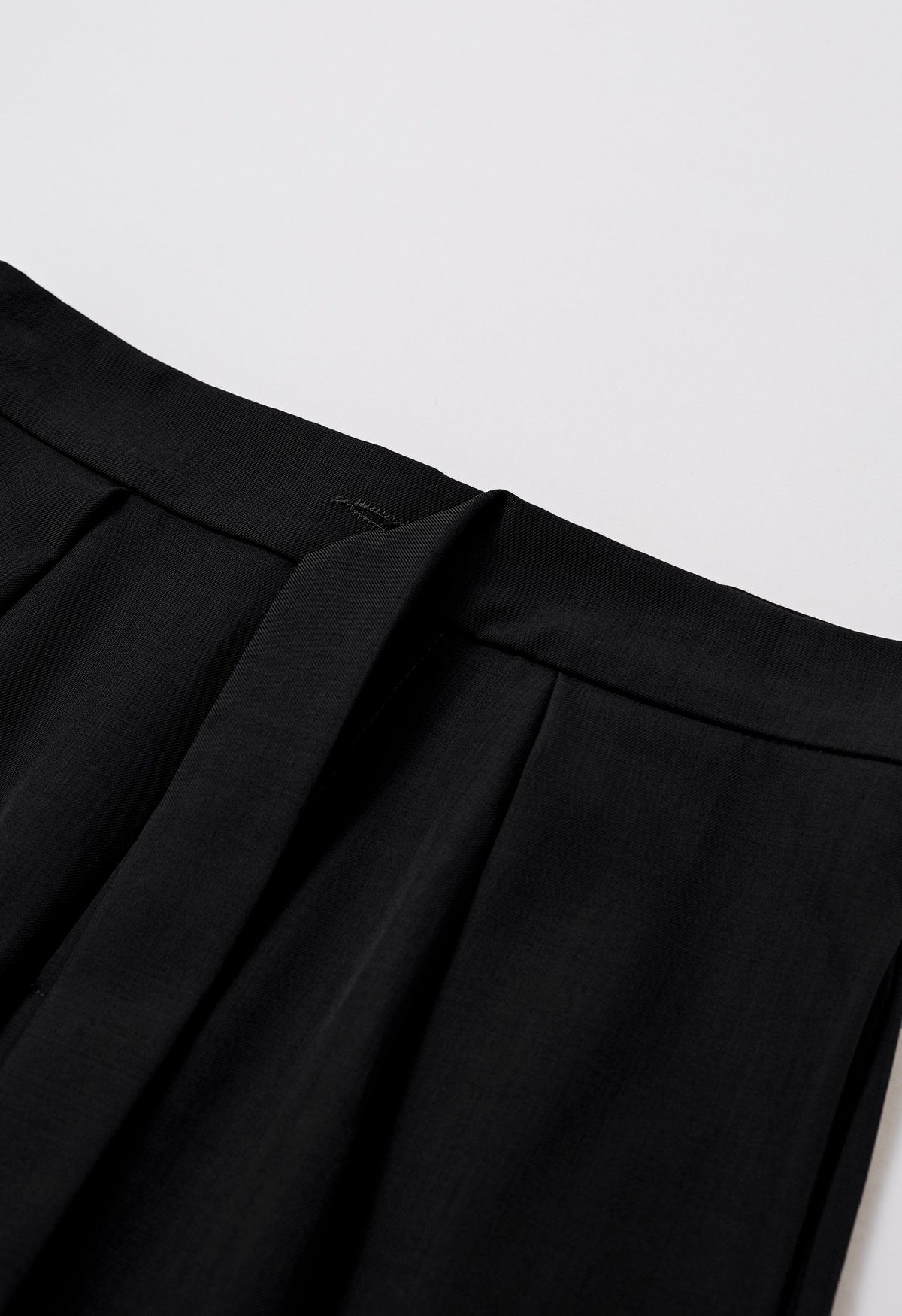 Fixed Belted Side Pockets Straight-Leg Pants in Black