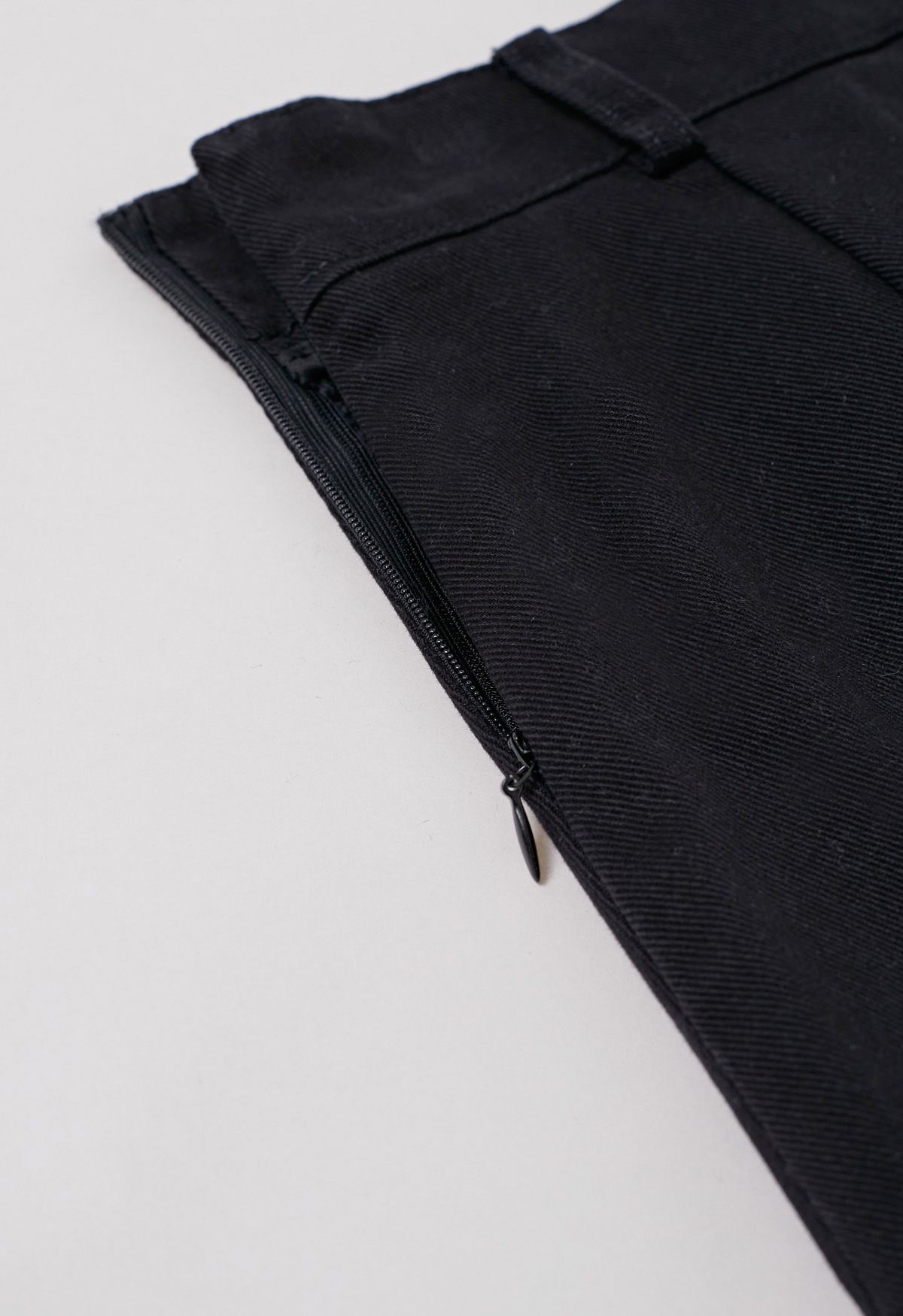 Front Pleated Belt Denim Mini Skorts in Black