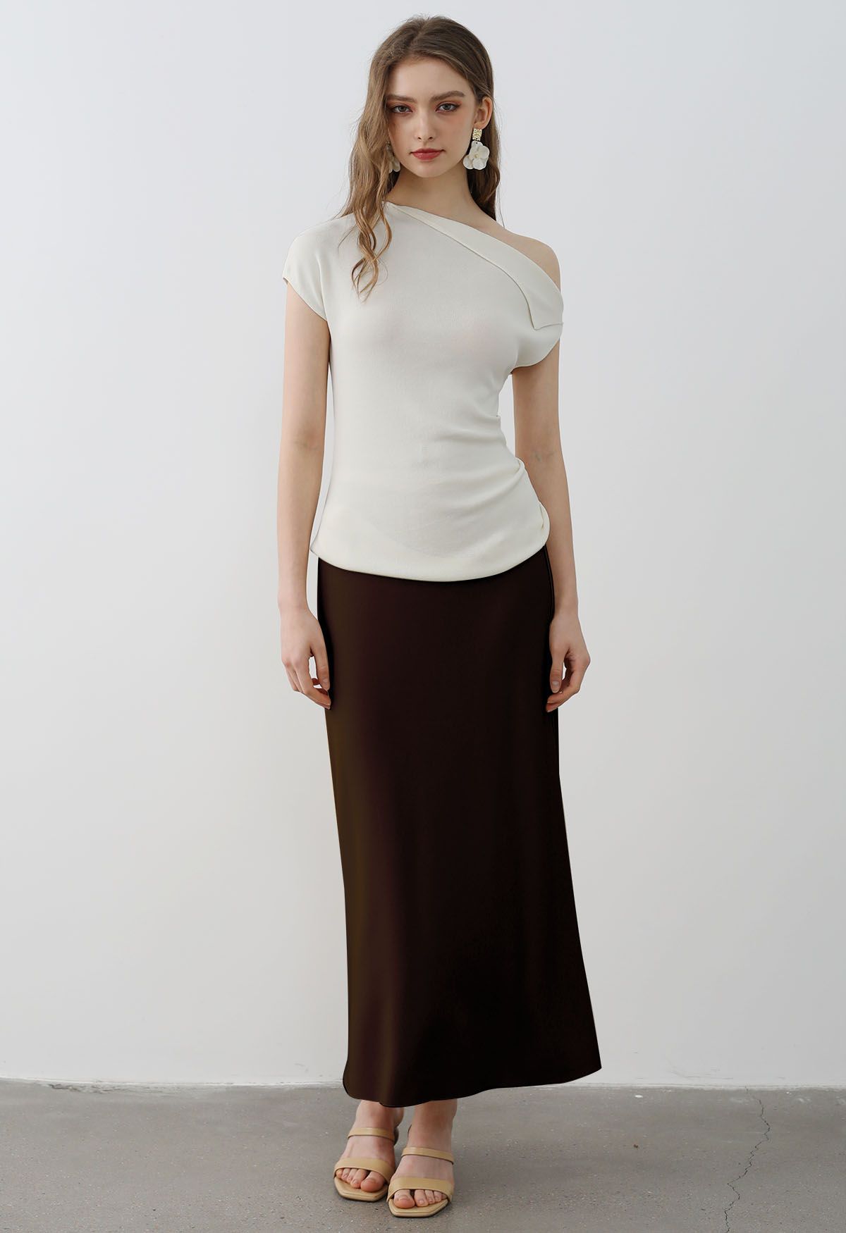 Sleeky Elastic Waist Maxi Skirt in Brown