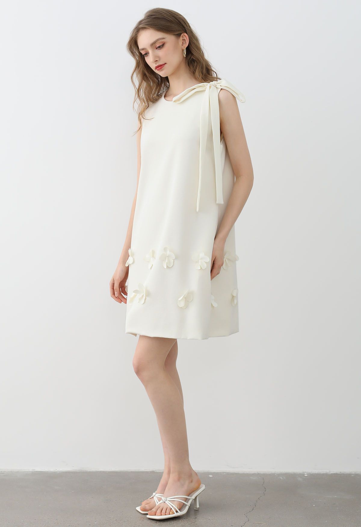 Flower Applique Bowknot Sleeveless Dress in Ivory