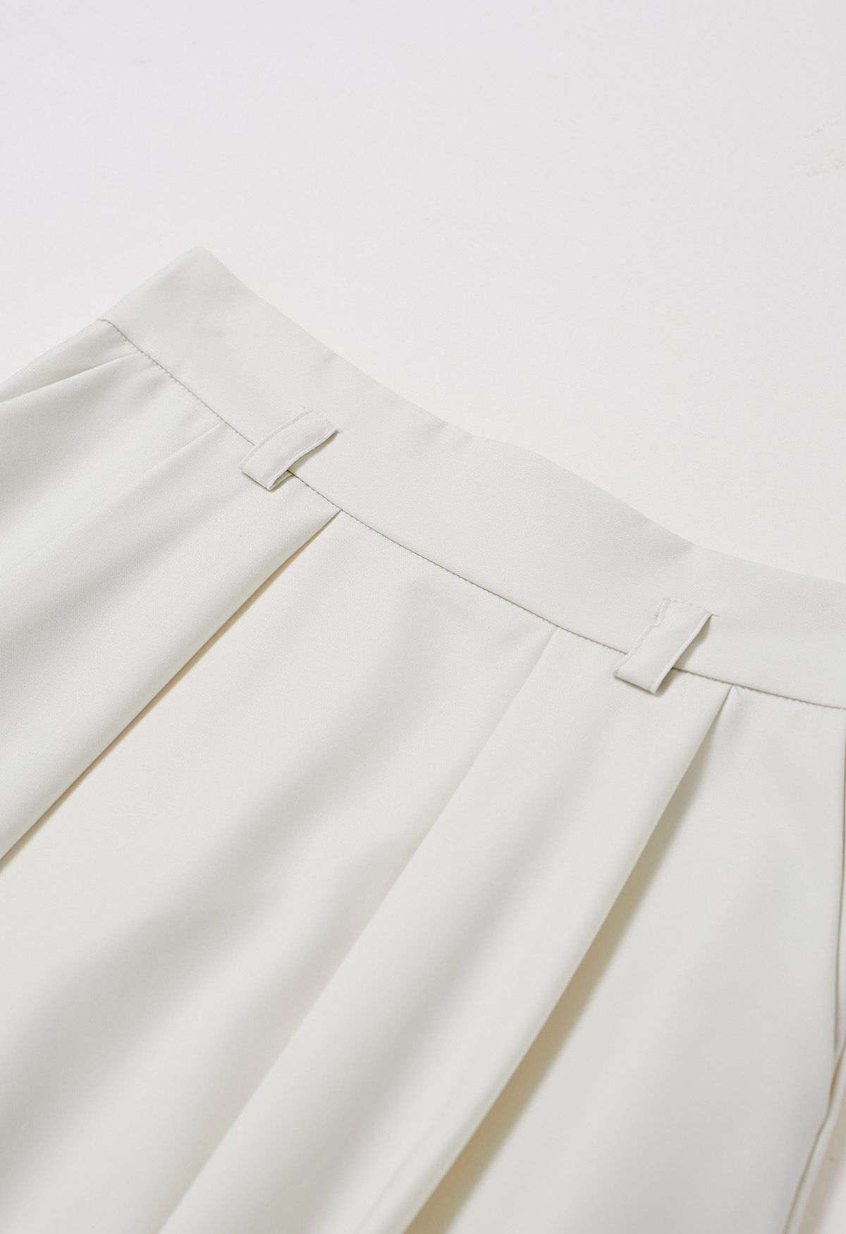 Side Pockets Pleated Belt Midi Skirt in Ivory