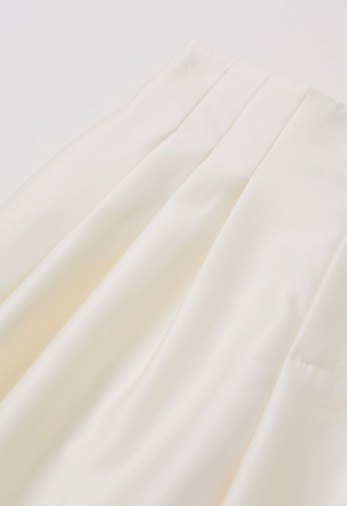 Polished Pleat Detail Straight-Leg Pants in Cream