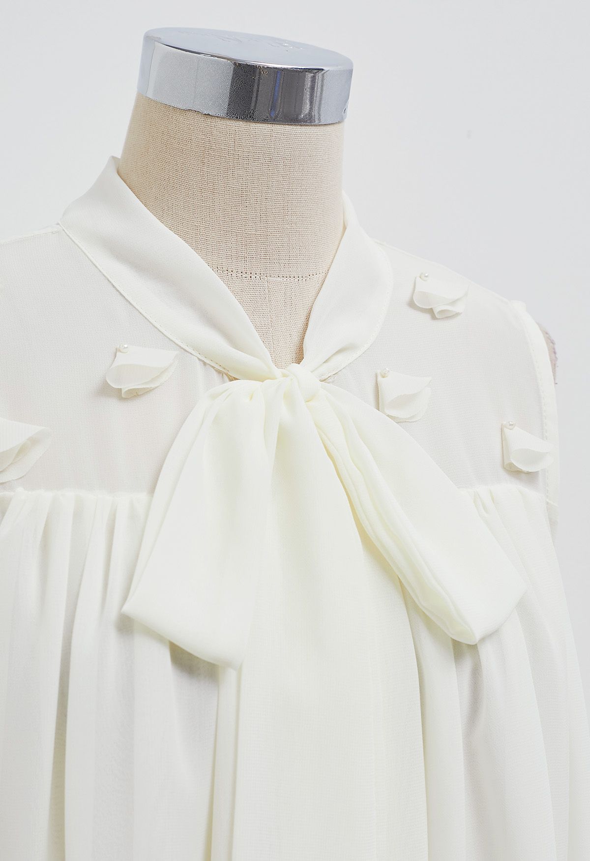 Pearly Petal Bowknot Chiffon Sleeveless Top in Cream