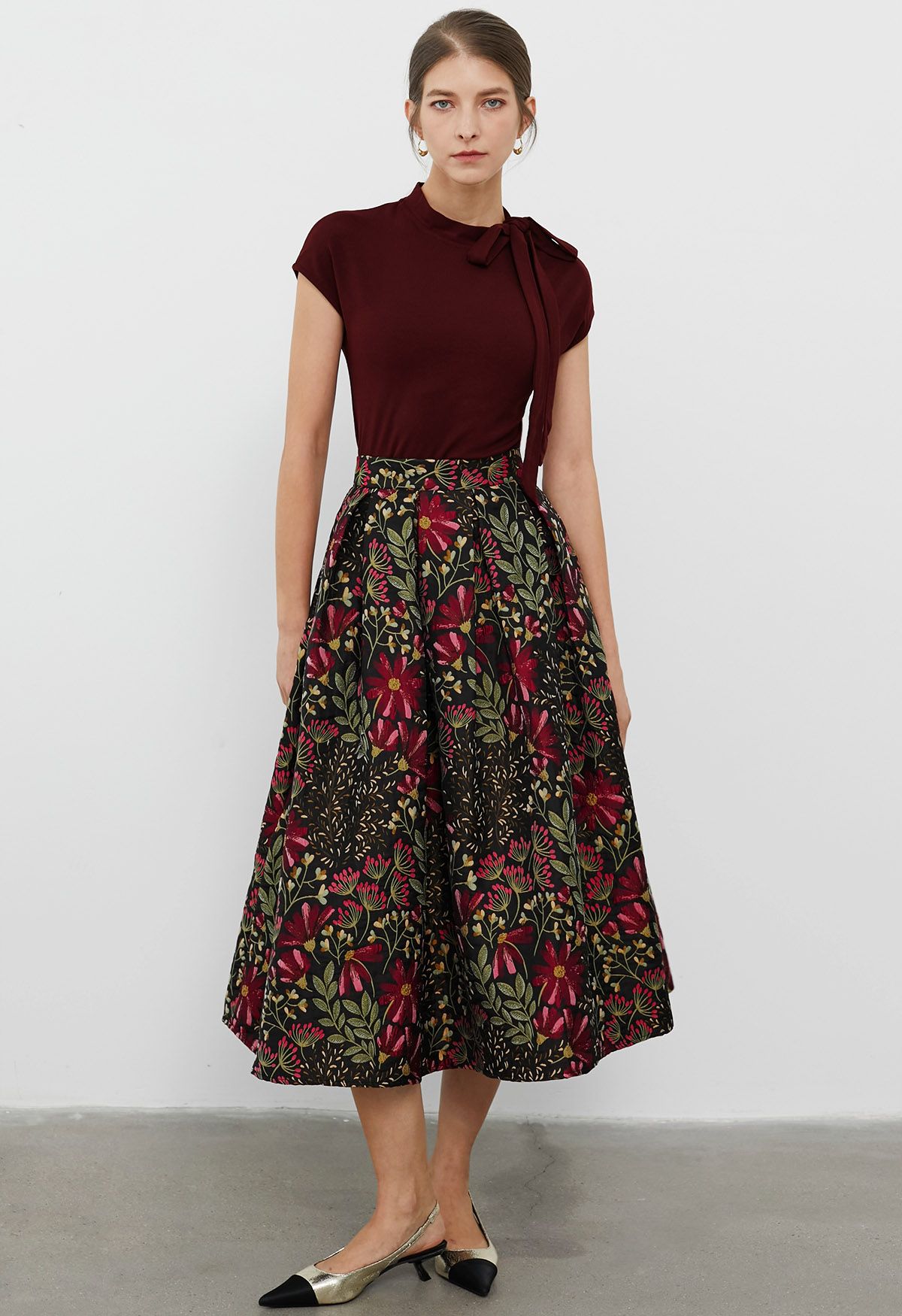 Cheerful Daisy Field Jacquard Pleated Midi Skirt in Black