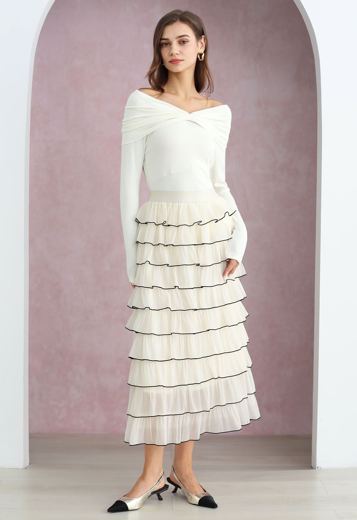 Contrasting Edges Tiered Ruffle Maxi Skirt in Cream