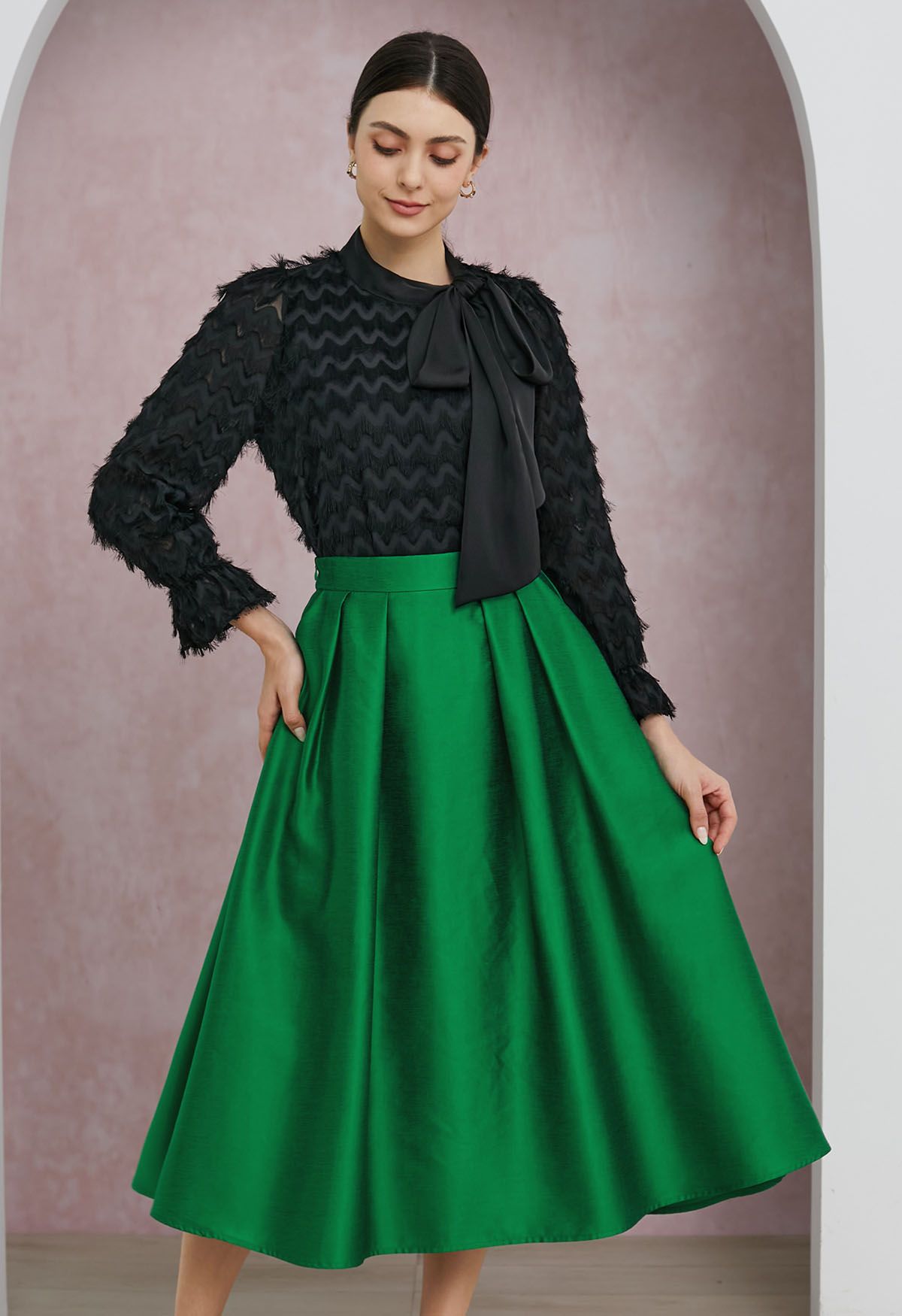 Sleek Side Pockets Pleated A-Line Midi Skirt in Green