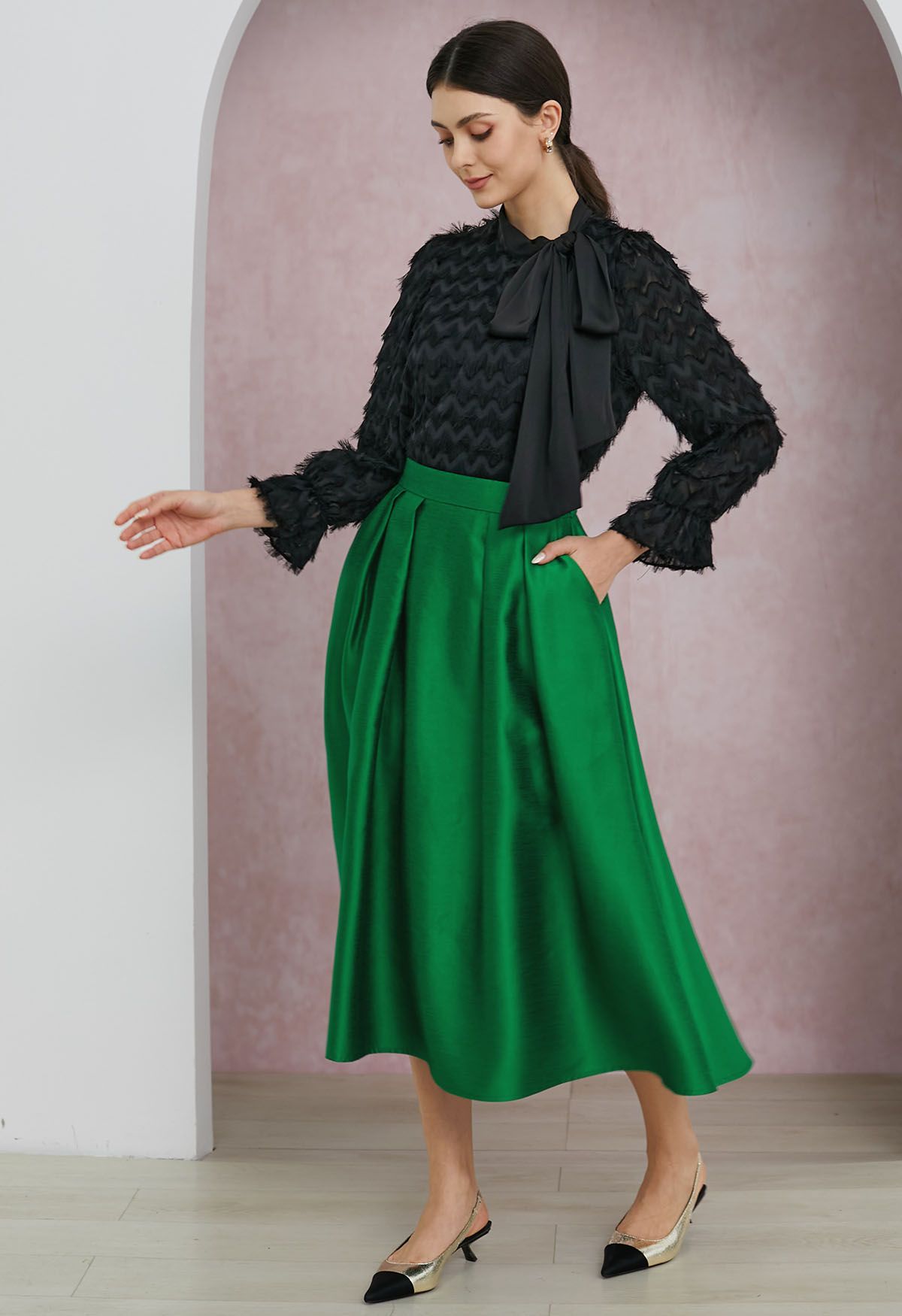 Sleek Side Pockets Pleated A-Line Midi Skirt in Green