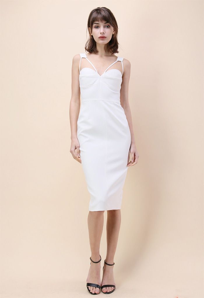 個性的なカップ付きオーペンバックドレス/ホワイト