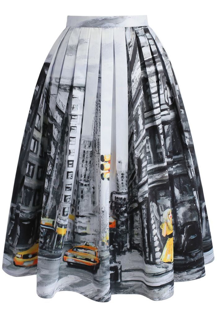 繁華街の雰囲気を漂うプリントミディスカート