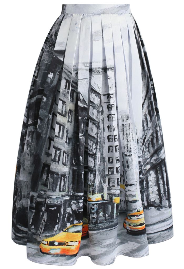 繁華街の雰囲気を漂うプリントミディスカート