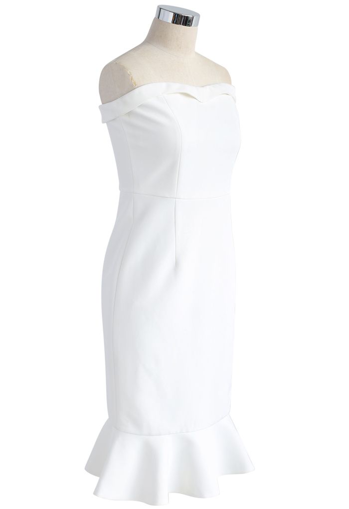大人シンプル 裾フリル ストラップレス ボディコンドレス ホワイト